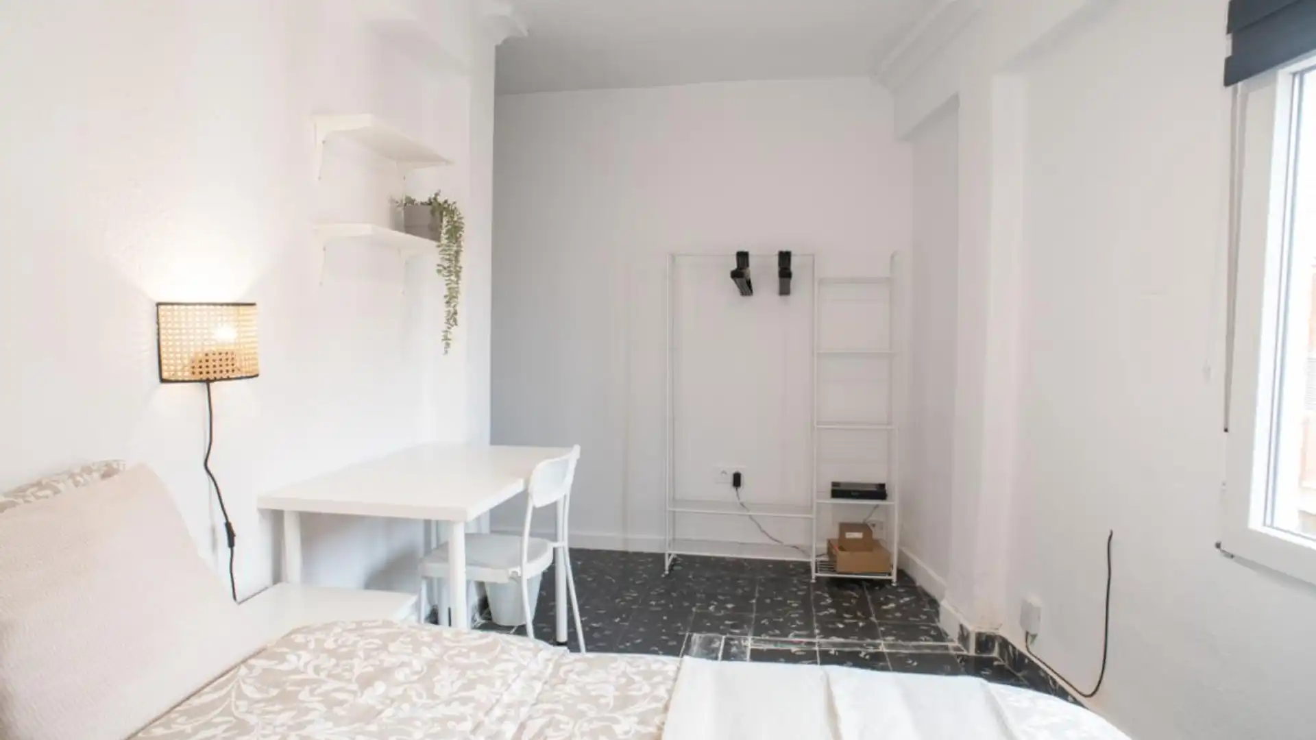 Bedroom of Apartments for share in  Valencia Capital  with Furnished, Oven and Washing machine