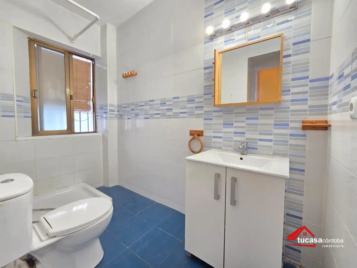 Bathroom of Flat for sale in Córdoba  with Air Conditioner