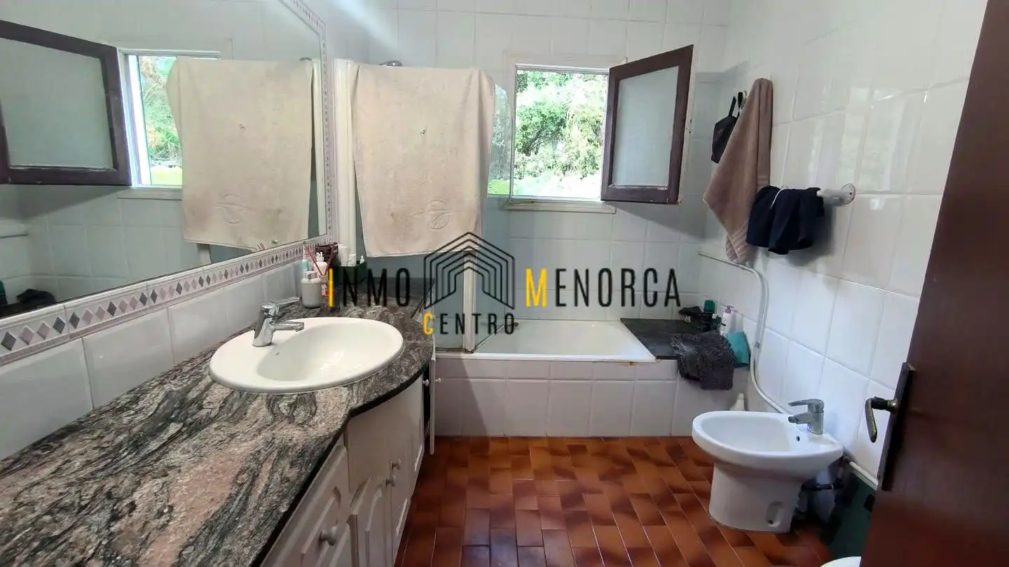 Bany de Finca rústica en venda en Ciutadella de Menorca amb Jardí privat, Terrassa i Piscina
