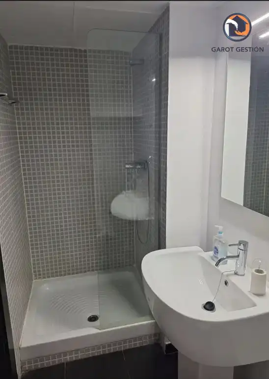 Bany de Estudi en venda en Guadalajara amb Aire condicionat, Calefacció i TV
