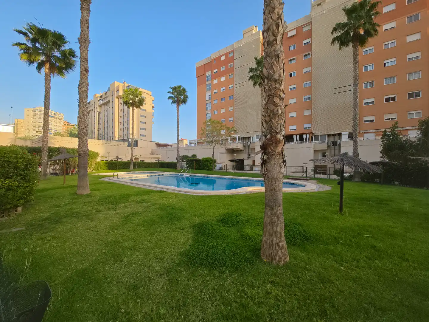Piscina de Pis en venda en Alicante / Alacant amb Aire condicionat, Terrassa i Piscina comunitària