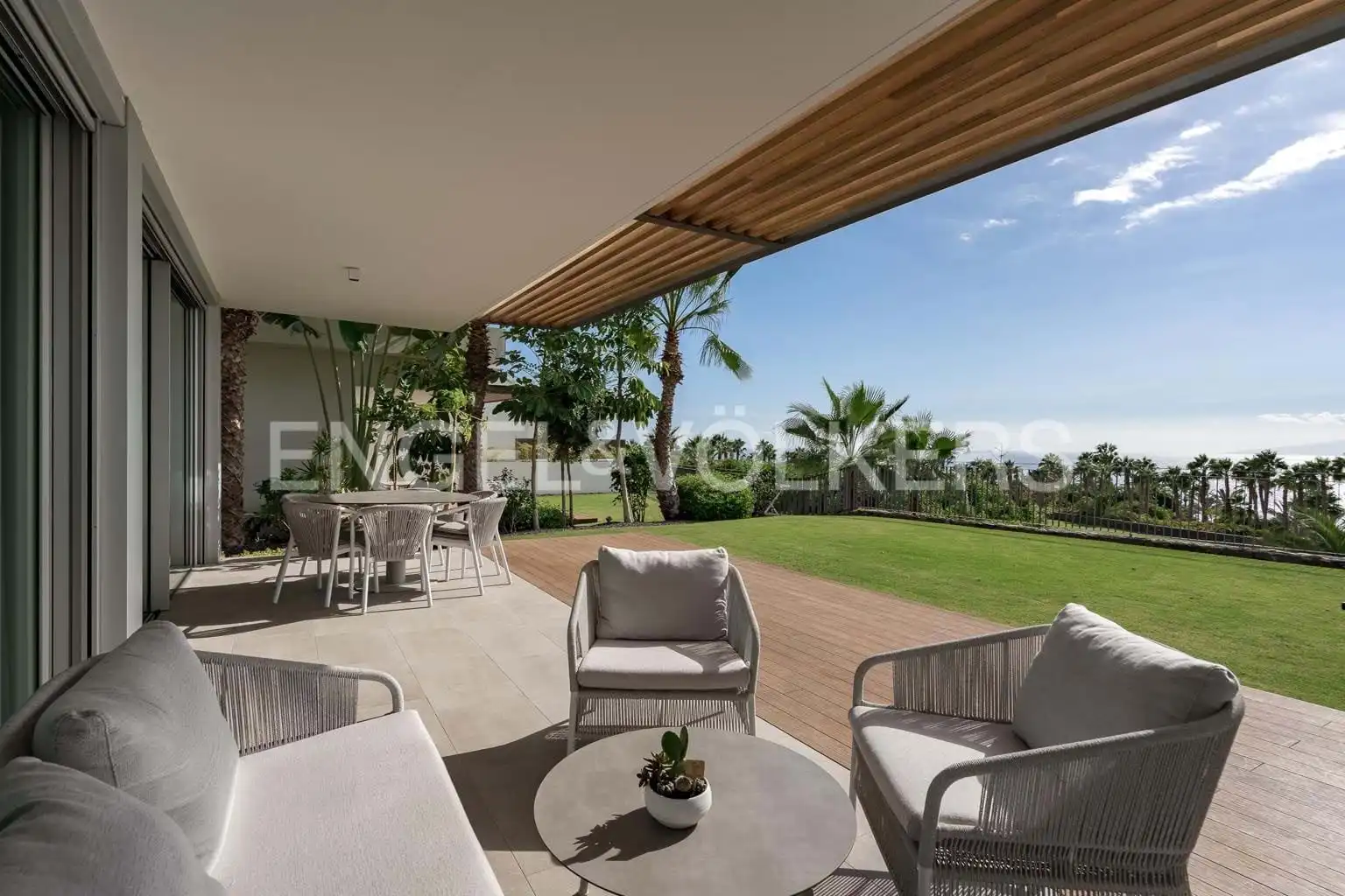 Flat with pool for sale in Abama