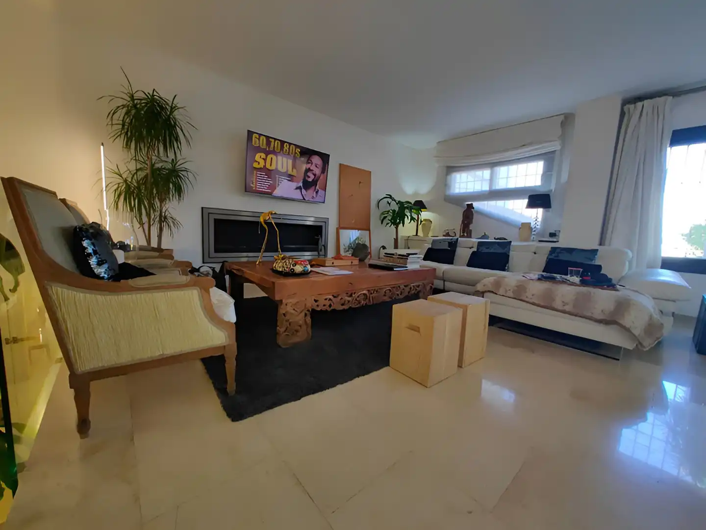 Sala d'estar de Dúplex en venda en Estepona amb Aire condicionat, Terrassa i Piscina
