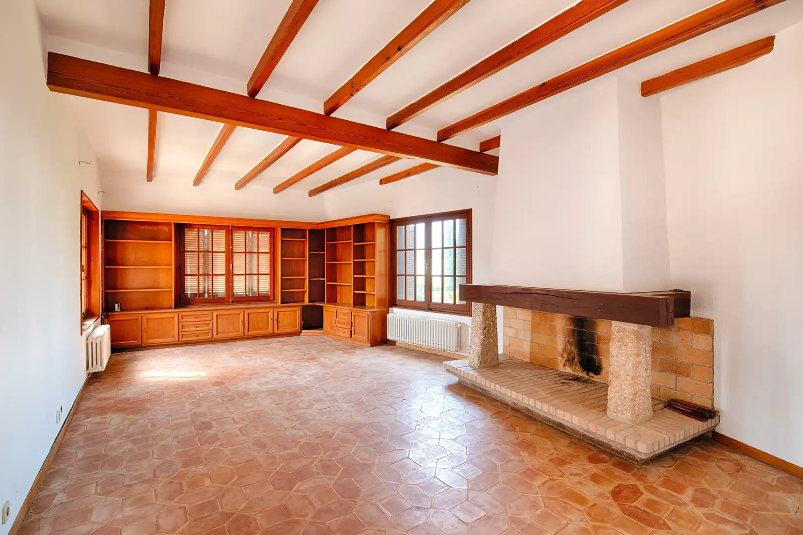 Sala d'estar de Finca rústica en venda en Castelló d'Empúries amb Jardí privat i Piscina