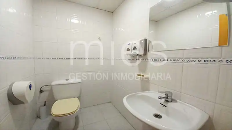 Baño de Local en venta en Valencia