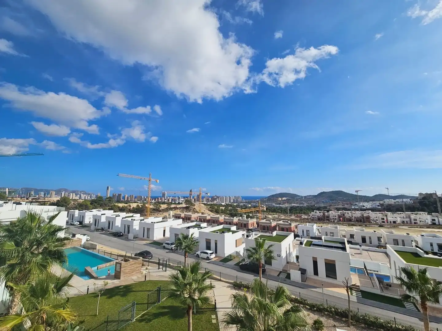 Vista exterior de Ático de alquiler en Finestrat con Aire acondicionado, Calefacción y Jardín privado
