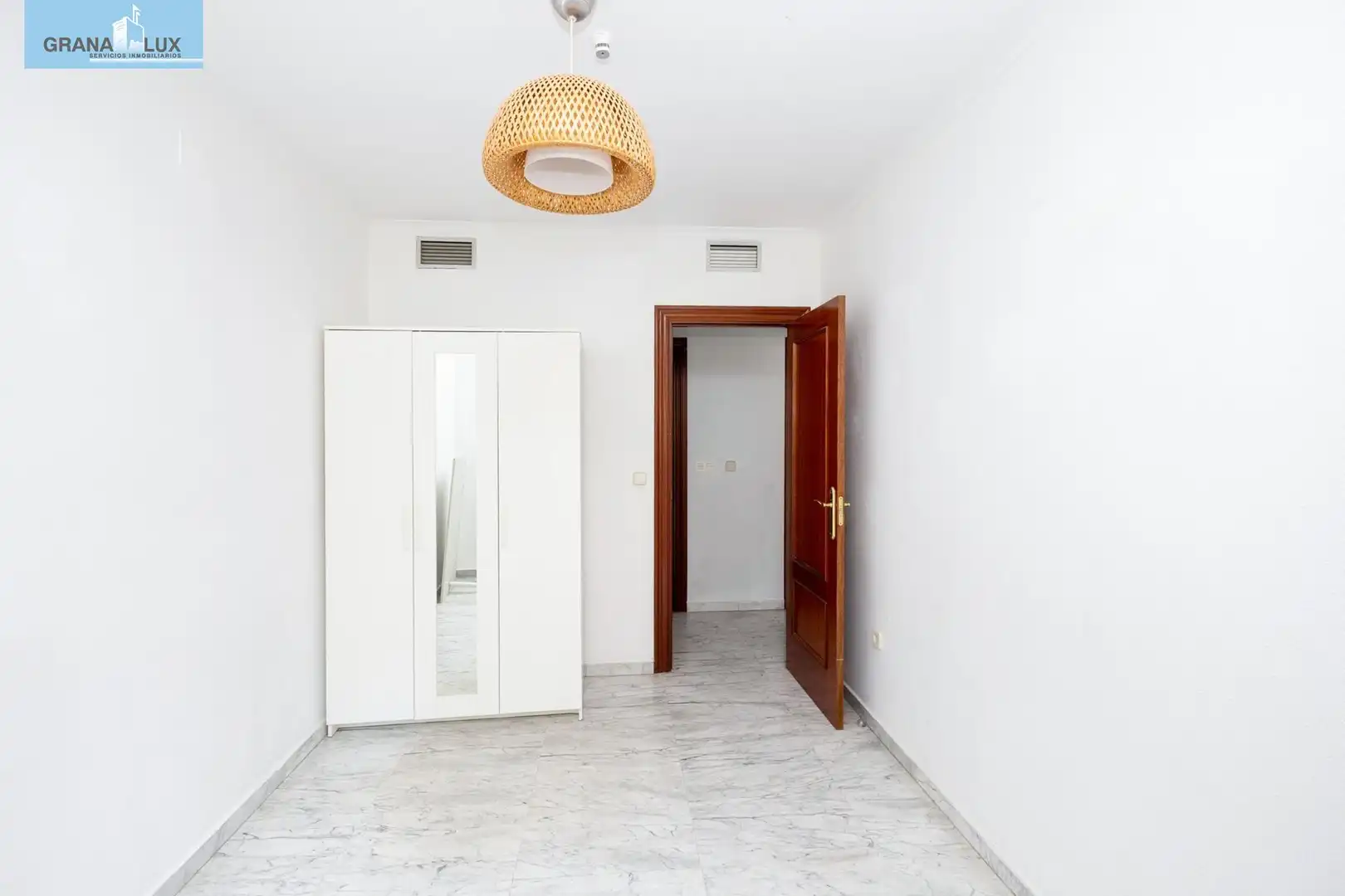 Flat for sale in Granada