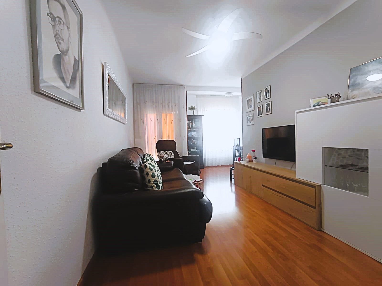 Living room of Flat for sale in L'Hospitalet de Llobregat  with Heating and Balcony