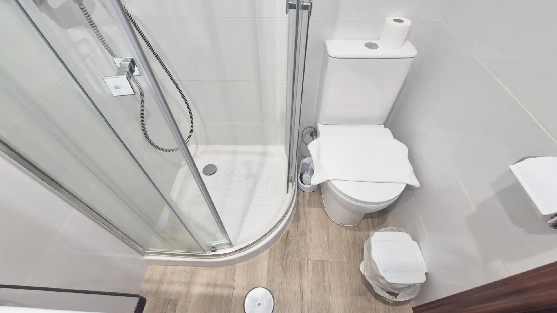 Bathroom of Study for rent in Salamanca  with Heating, Furnished and Balcony
