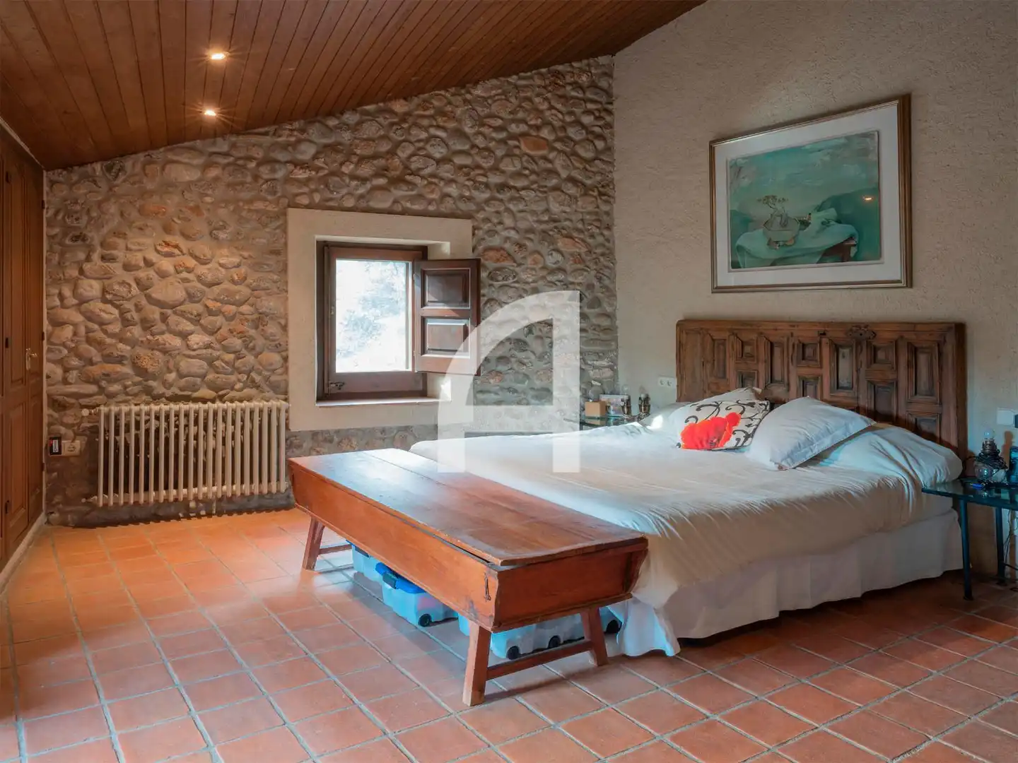 Habitación de Finca rústica en venta en Sant Miquel de Fluvià con Calefacción, Piscina y Amueblado