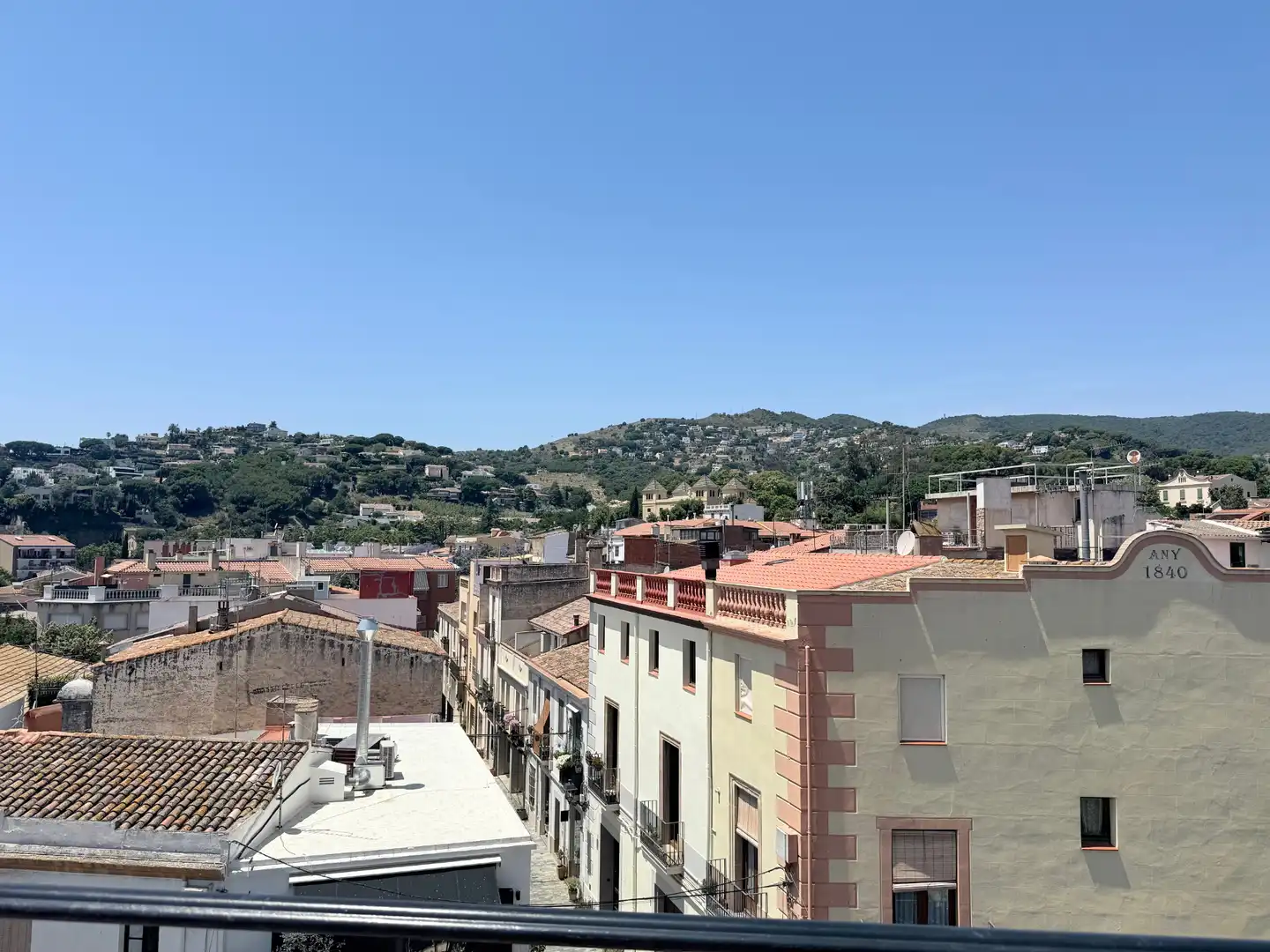 Vista exterior de Pis en venda en Alella amb Aire condicionat, Terrassa i Moblat