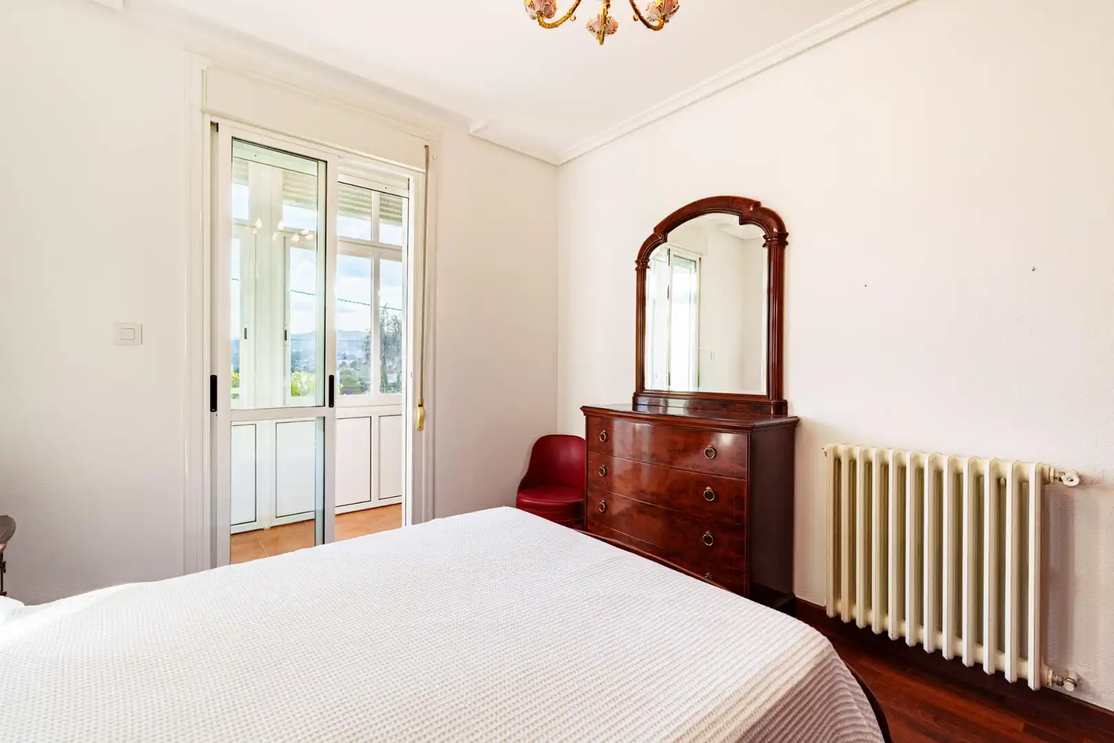 Habitación de Casa o chalet en venta en Ourense Capital  con Calefacción, Jardín privado y Balcón
