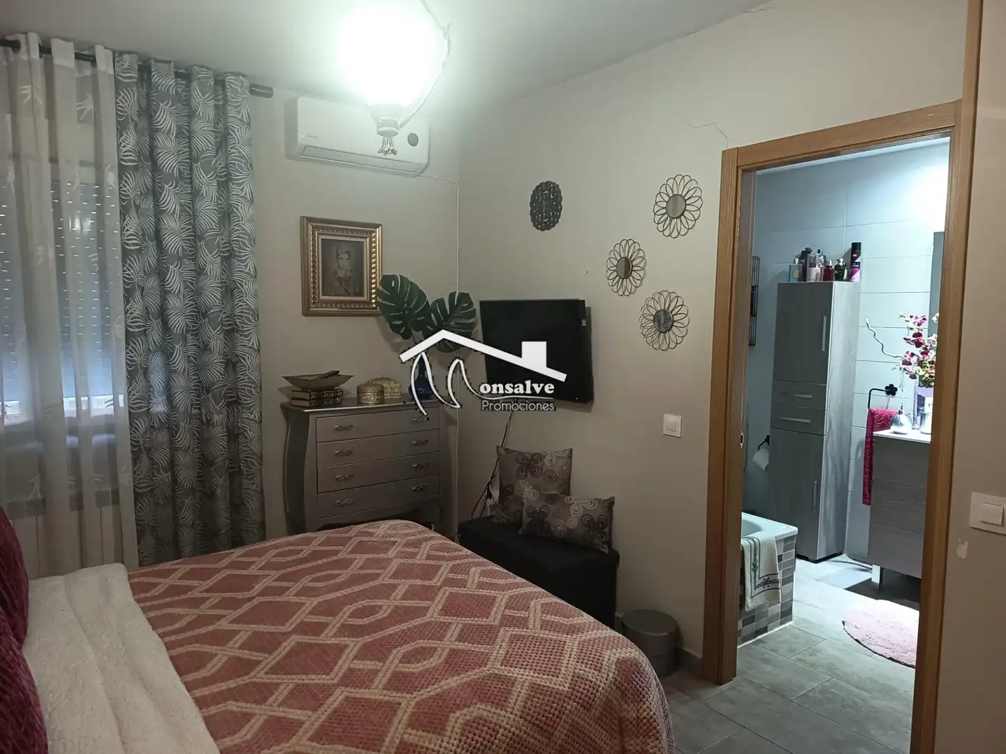 Habitación de Casa adosada en venta en Yeles con Aire acondicionado, Calefacción y Jardín privado