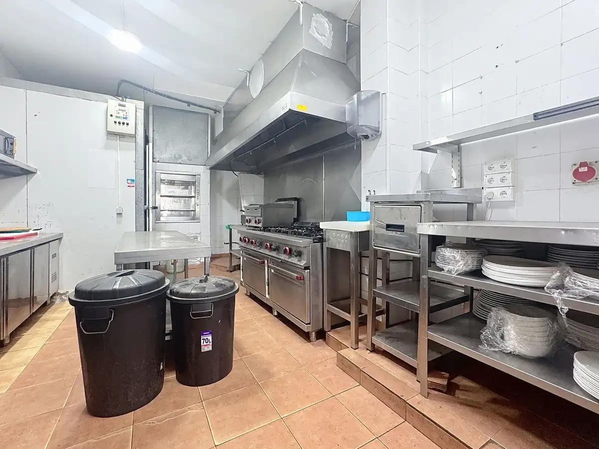 Cocina de Local en venta en Estepona
