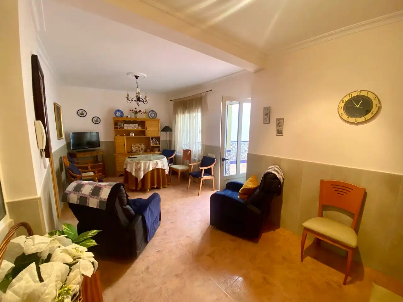 Sala d'estar de Casa adosada en venda en Calzada de Calatrava amb Aire condicionat, Terrassa i Moblat