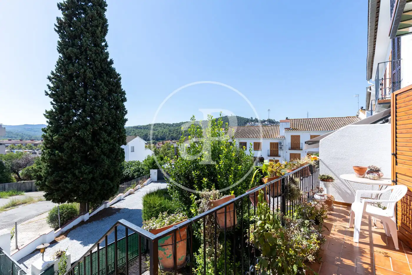 Vista exterior de Casa adosada en venda en Cerdanyola del Vallès amb Aire condicionat, Calefacció i Jardí privat