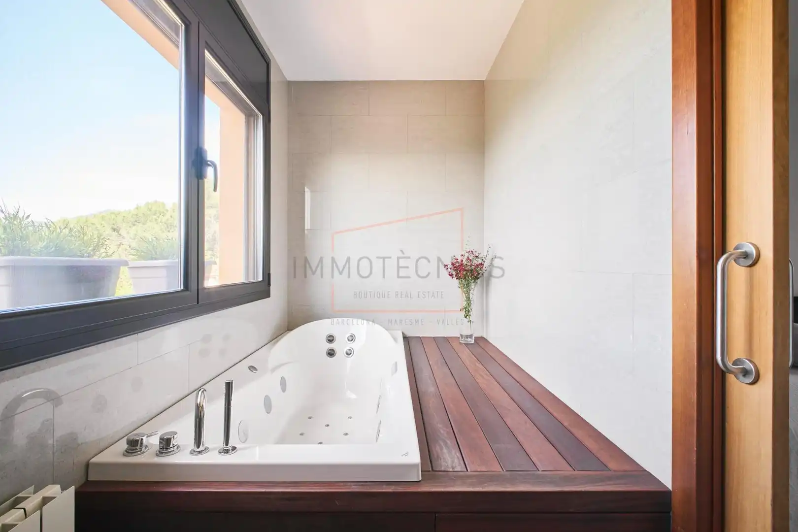 Bany de Casa o xalet en venda en Vilanova del Vallès amb Jardí privat, Terrassa i Piscina