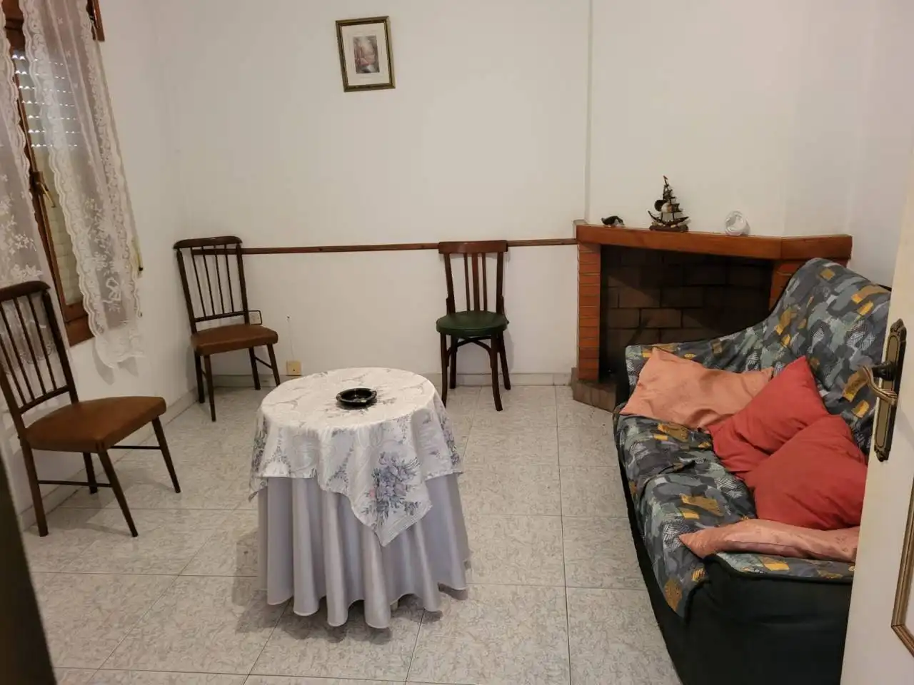 Sala d'estar de Casa o xalet en venda en Baza amb Terrassa i Moblat