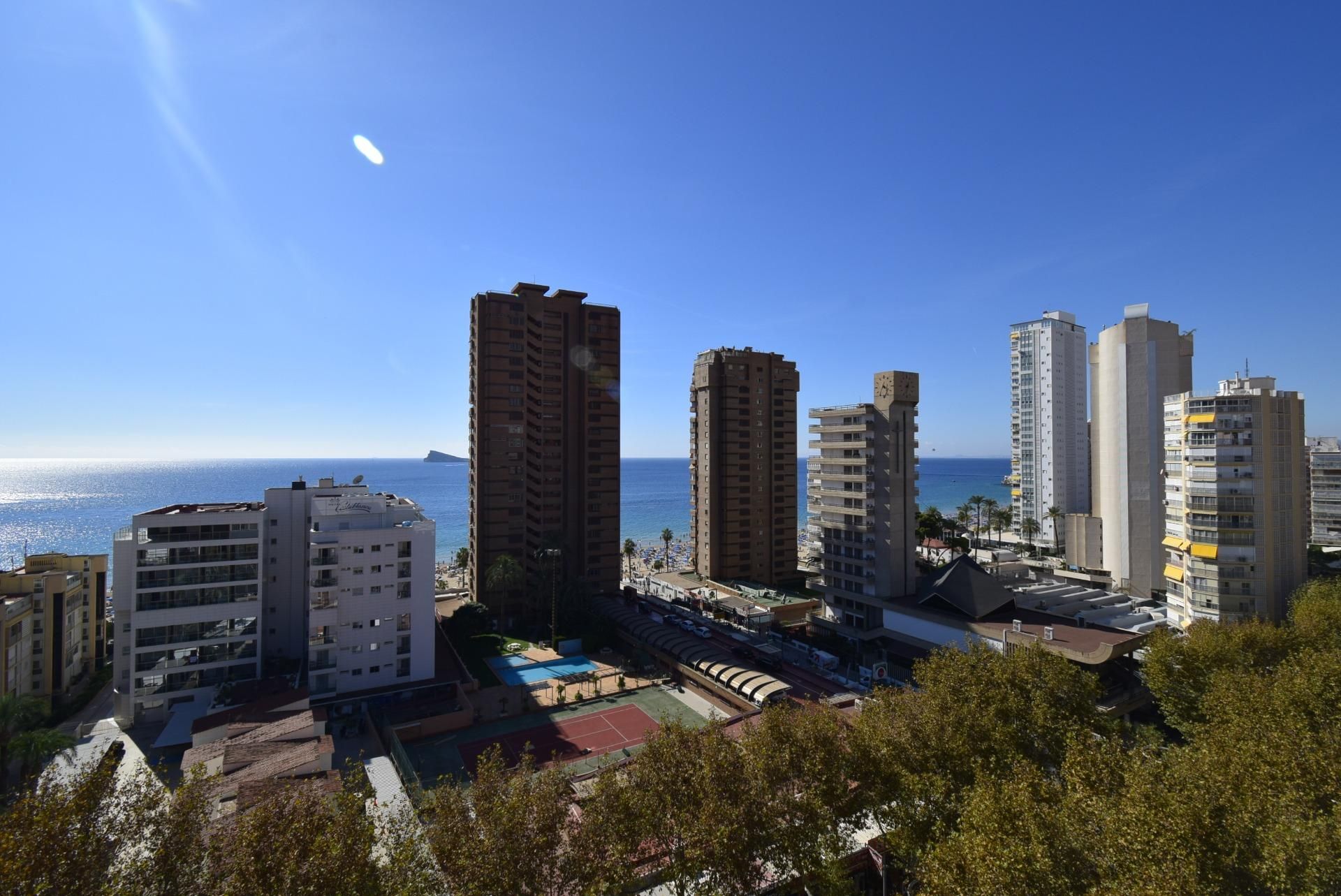 Vista exterior de Apartament en venda en Benidorm amb Parquet, Terrassa i Traster