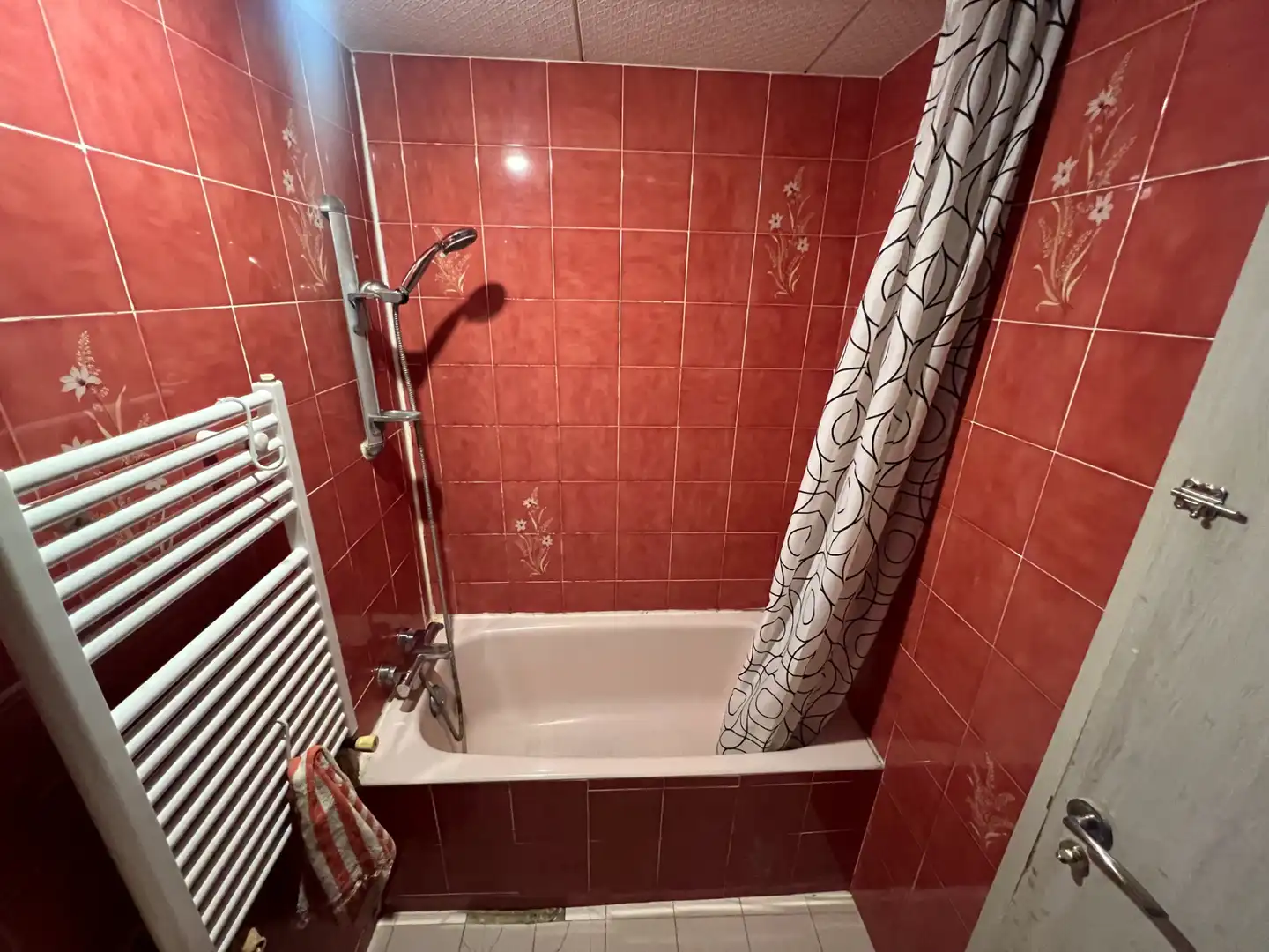 Bathroom of Flat for sale in Reus  with Oven and Washing machine