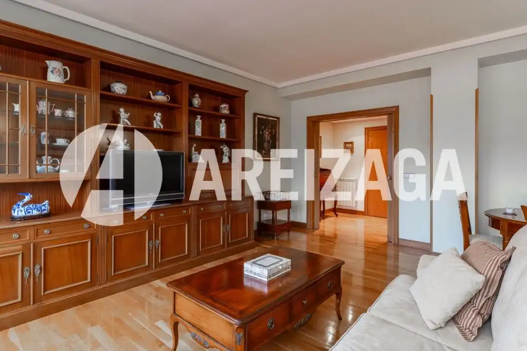 Sala d'estar de Pis en venda en Donostia - San Sebastián  amb Aire condicionat, Calefacció i Terrassa