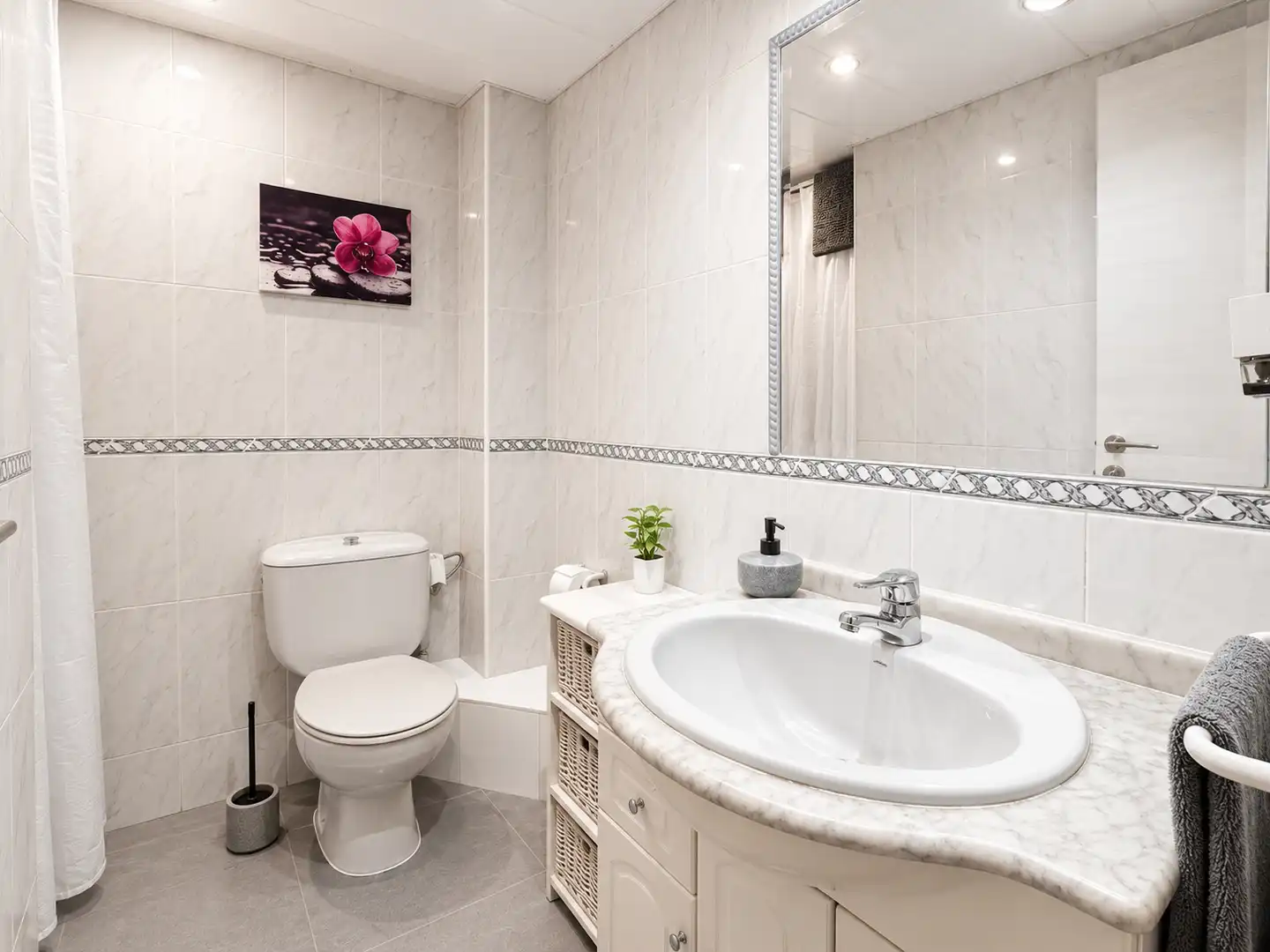 Badezimmer von Wohnung zum Verkauf in Sant Joan Despí mit Klimaanlage, Heizung und Möbliert