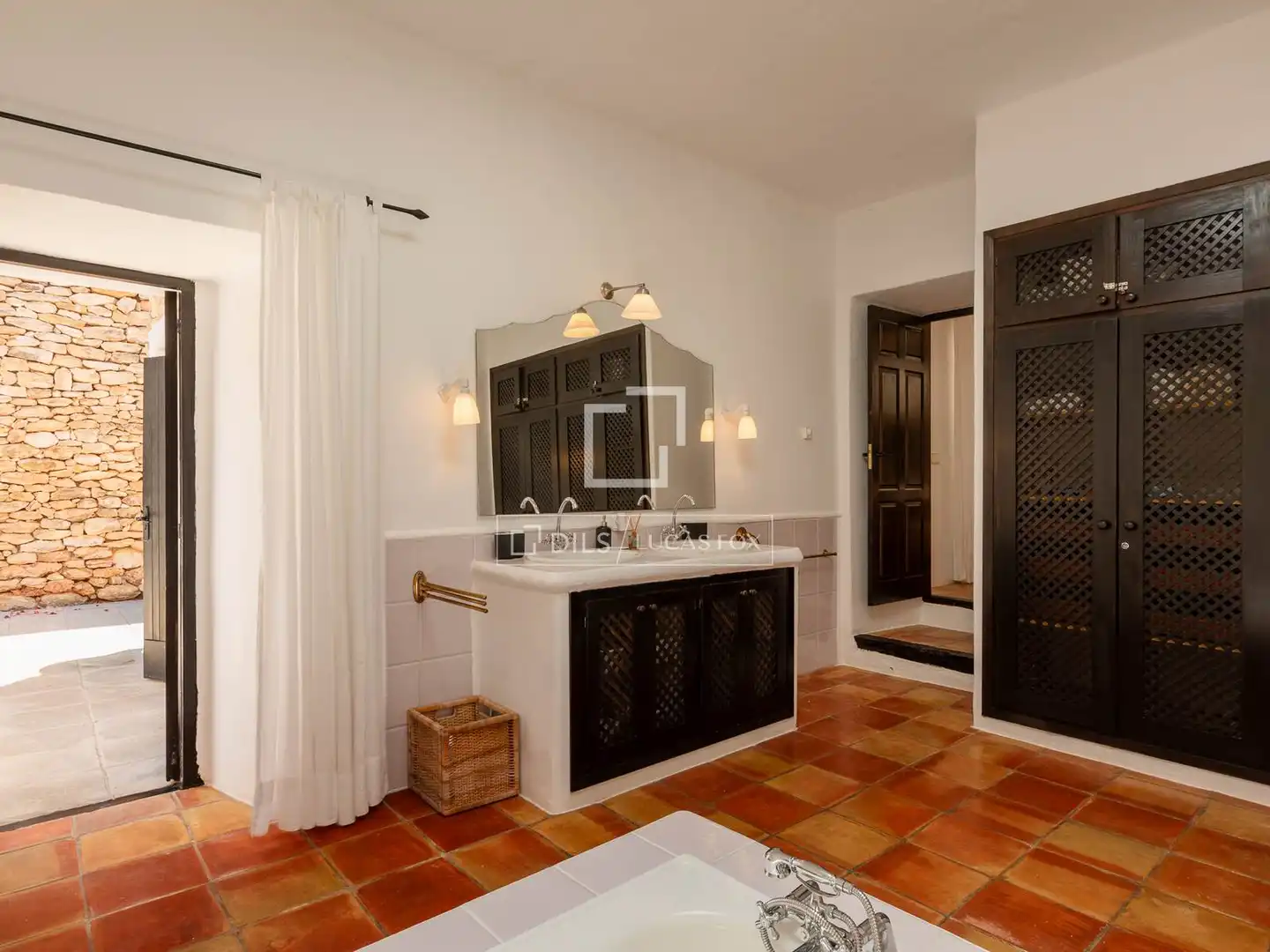 Bathroom of Country homes for sale in Santa Eulària des Riu  with Furnished