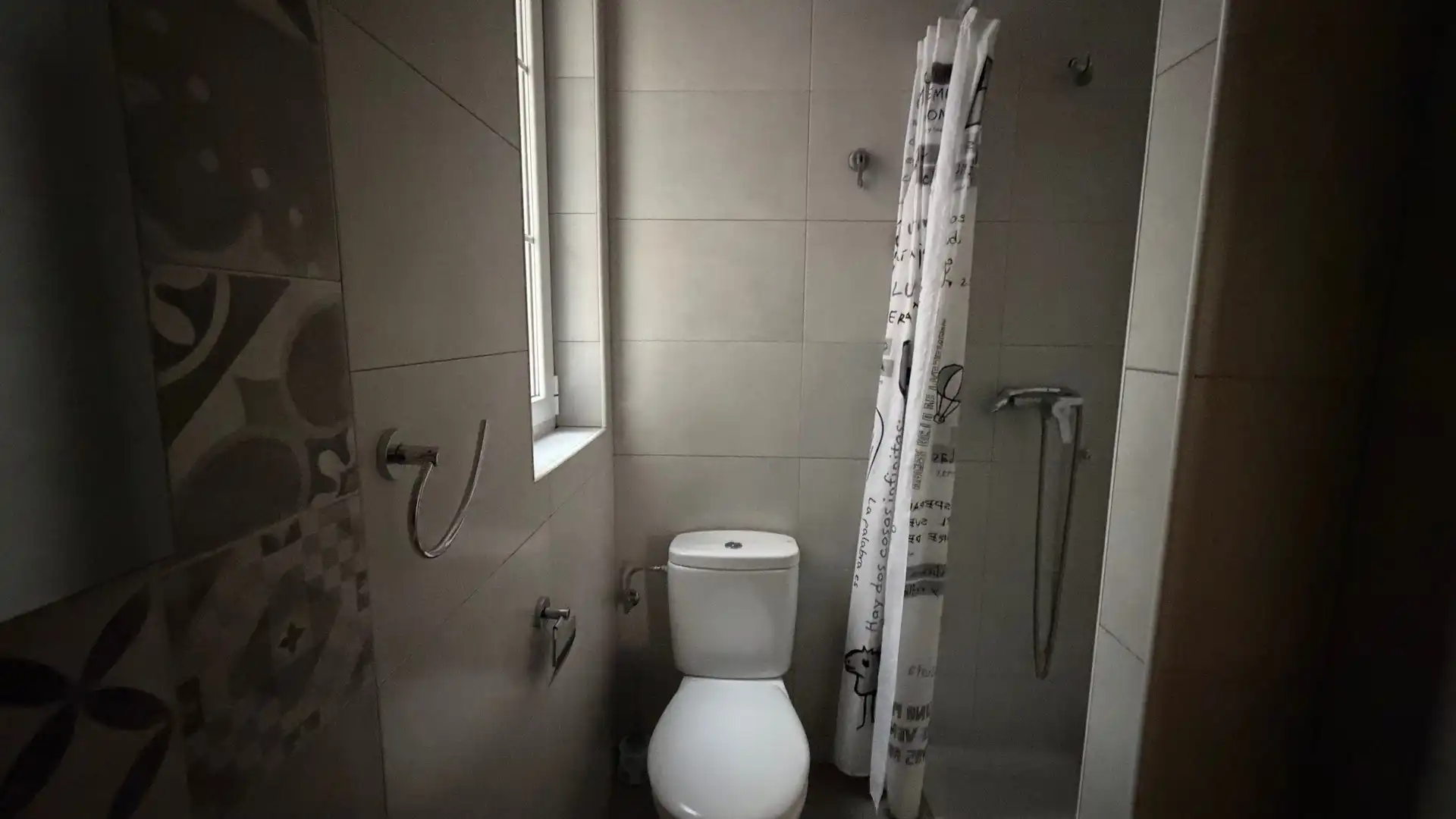 Baño de Piso de alquiler en Gijón  con Balcón