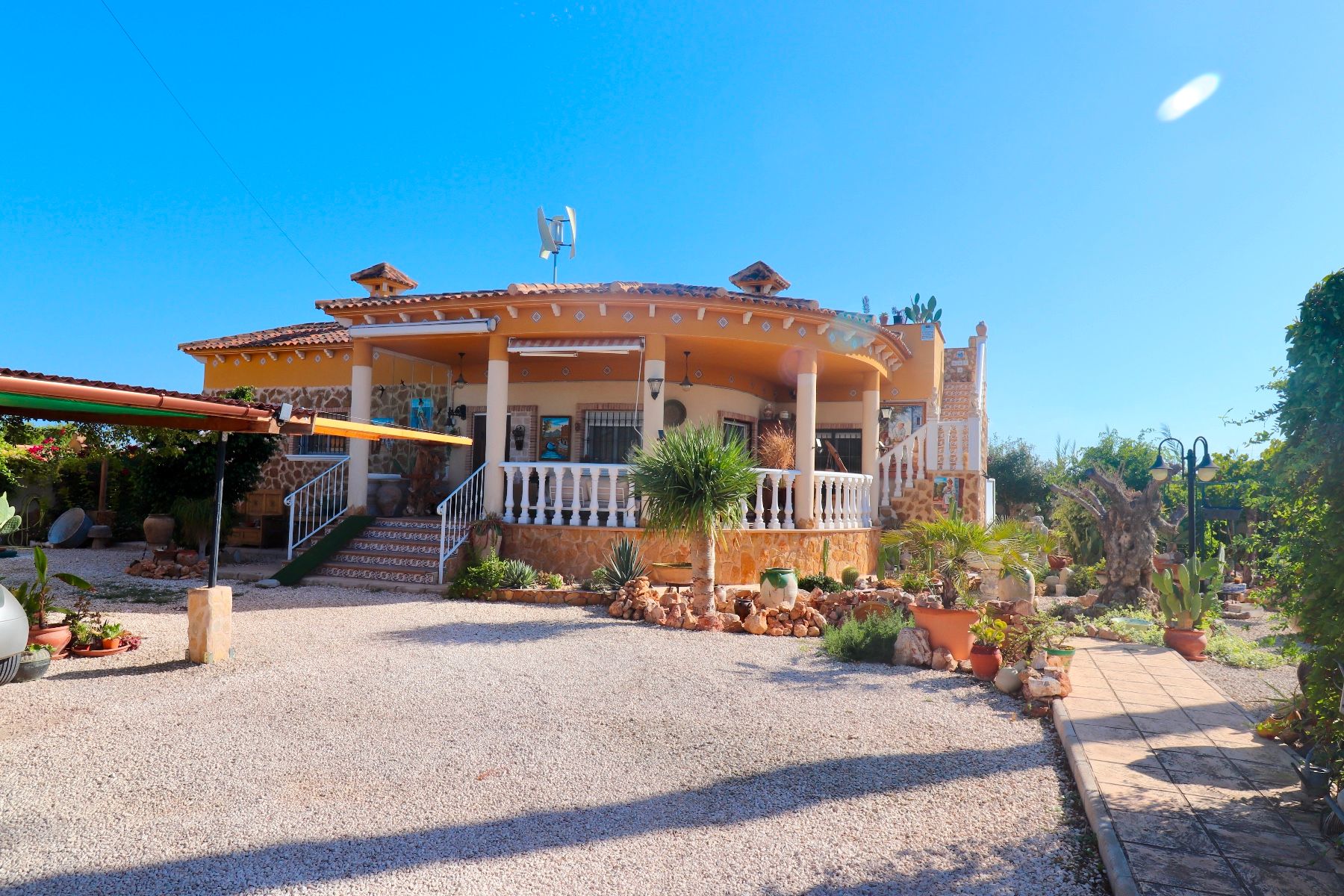 Vista exterior de Casa o xalet en venda en Catral amb Aire condicionat, Calefacció i Jardí privat