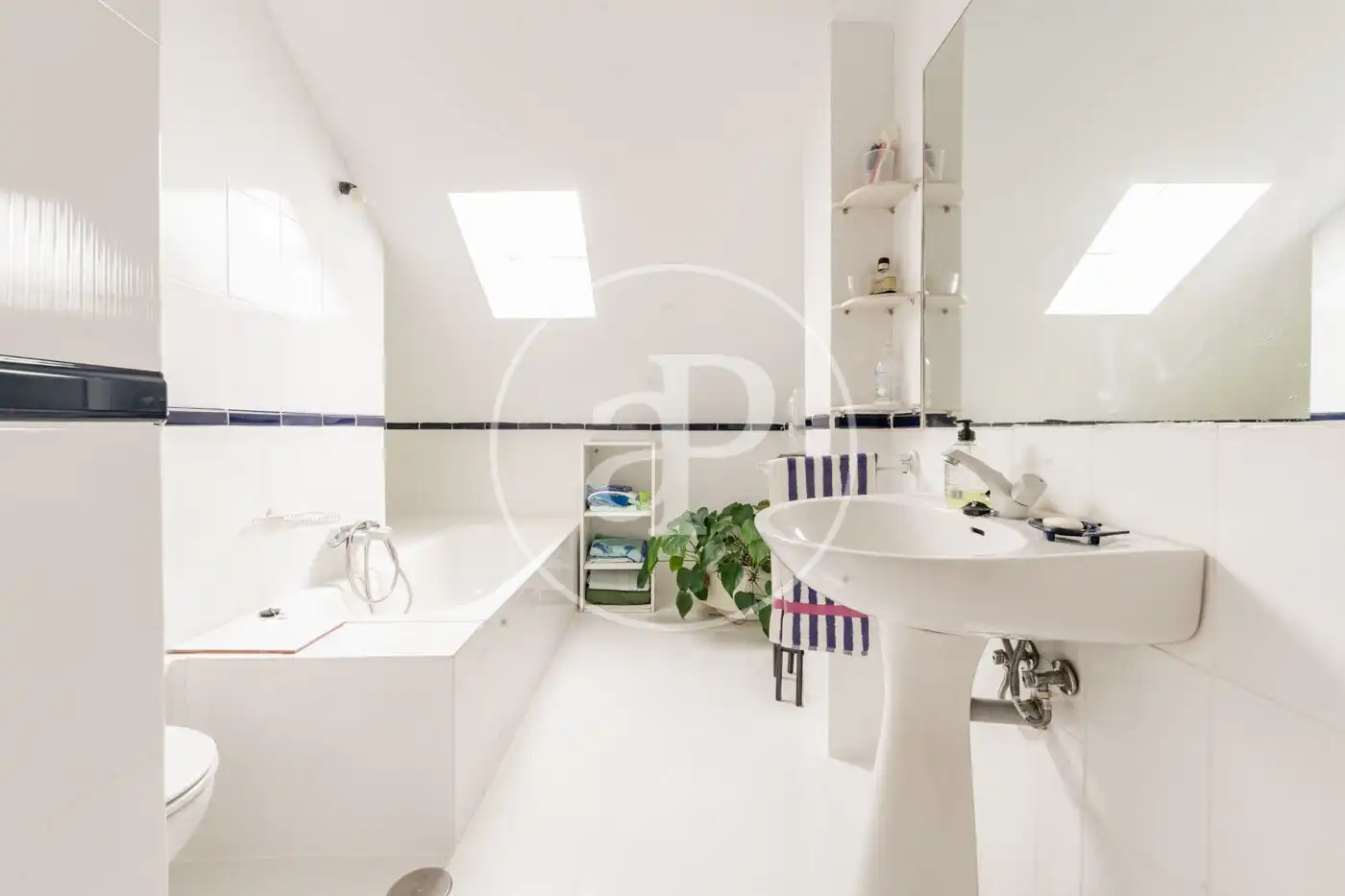 Bathroom of Detached homes for sale in Madrid  with Air Conditioner, Heating and Private garden
