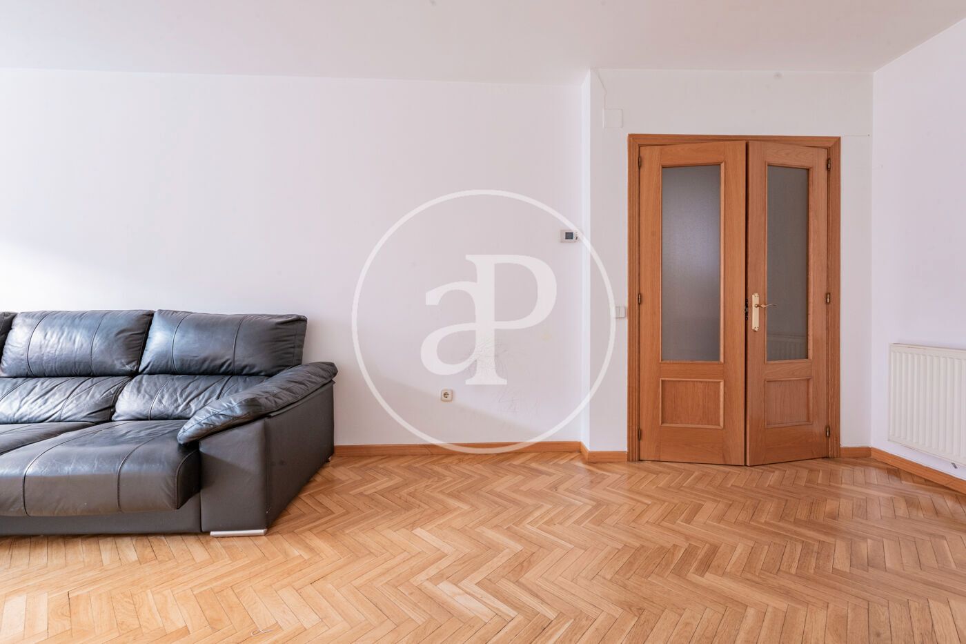 Sala de estar de Piso en venta en San Sebastián de los Reyes con Calefacción, Trastero y Piscina comunitaria