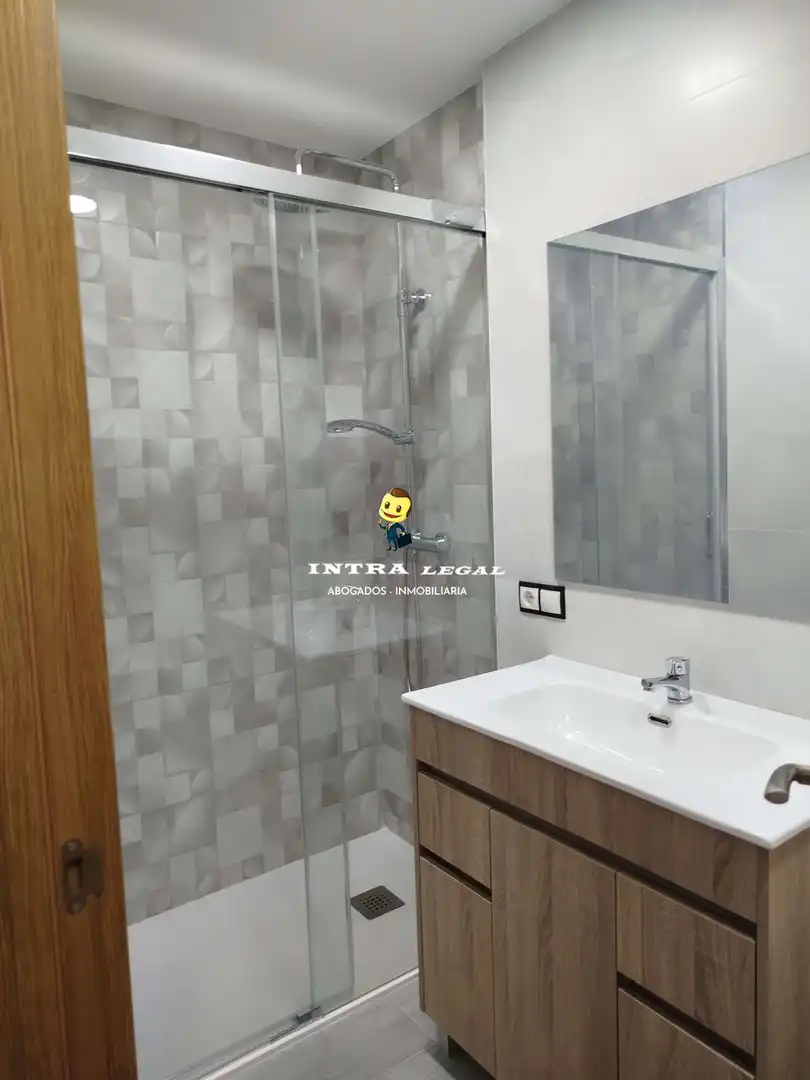 Bathroom of Flat for rent in Salamanca  with Heating, Terrace and Furnished