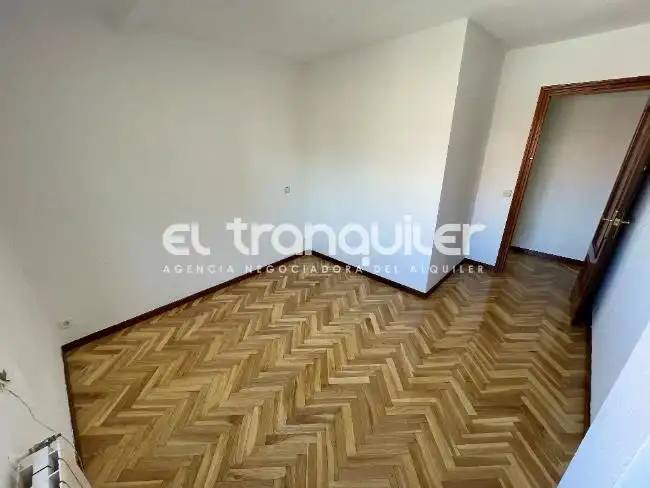 Dormitori de Pis de lloguer en Móstoles amb Parquet, Terrassa i Rentadora