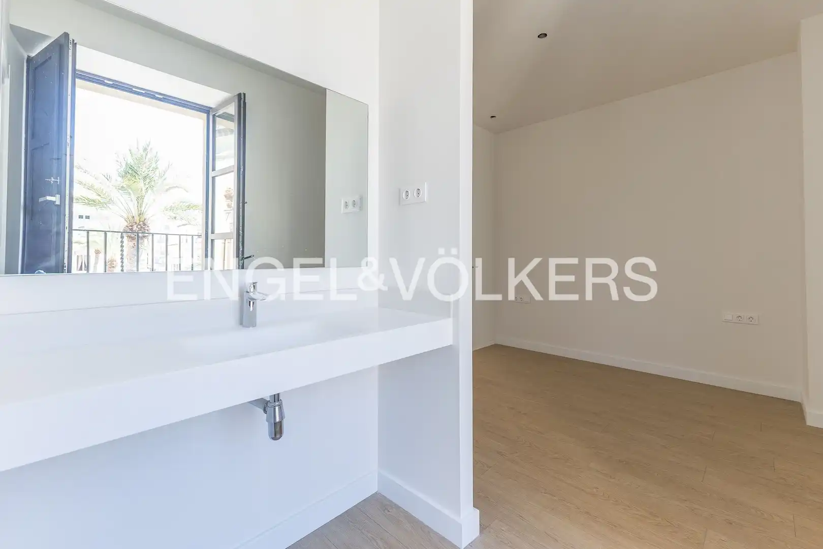 Habitación de Ático en venta en Vilanova i la Geltrú con Aire acondicionado, Calefacción y Terraza