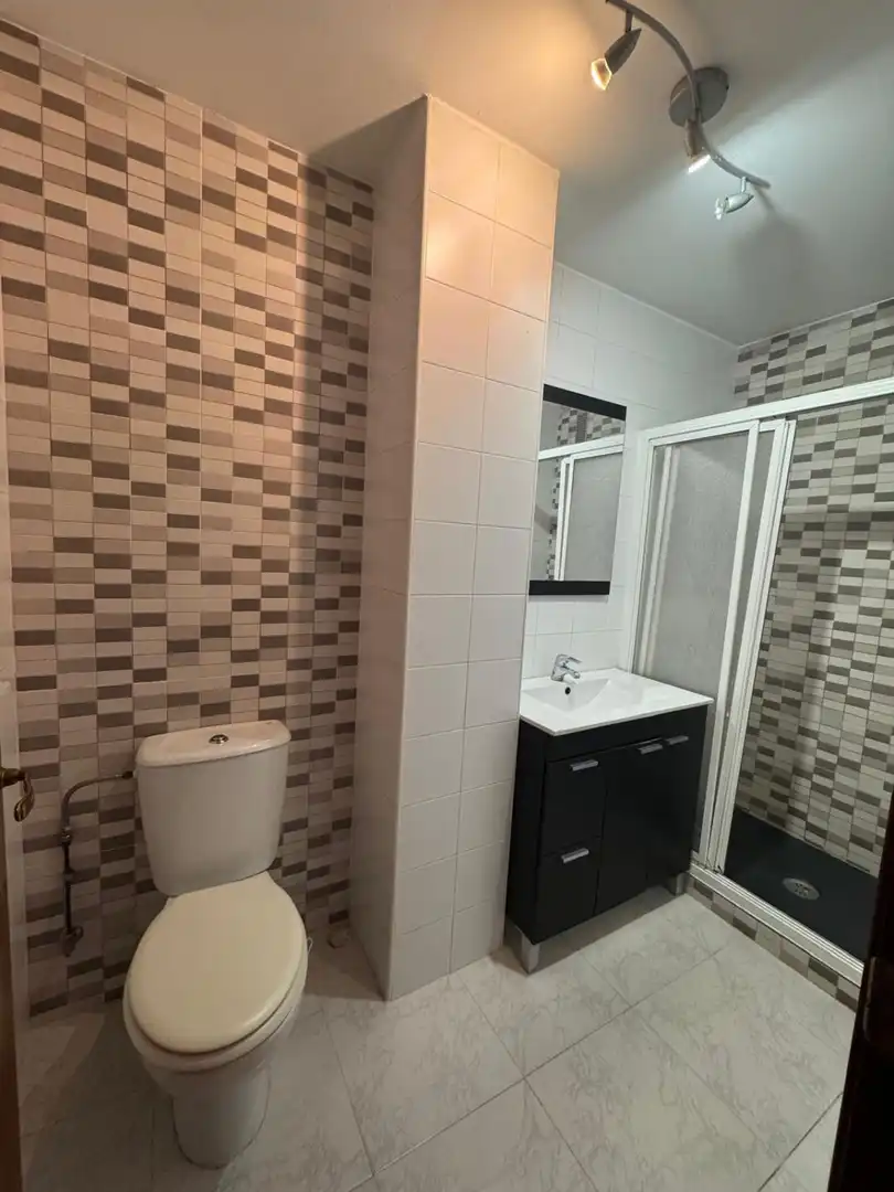 Bathroom of Attic for rent in Valdepeñas  with Air Conditioner, Heating and Terrace