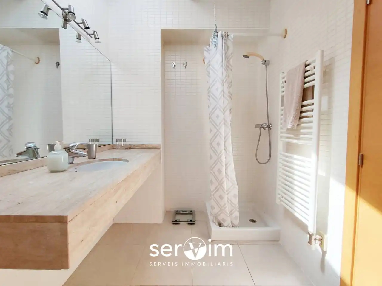 Baño de Piso en venta en Girona con Calefacción y Terraza