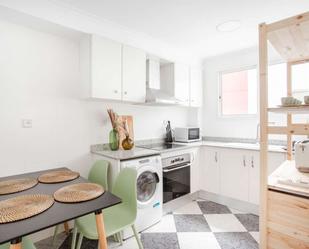 Cuina de Apartament per a compartir en  Valencia Capital amb Aire condicionat i Terrassa
