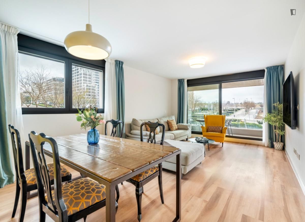 Sala d'estar de Apartament de lloguer en  Madrid Capital amb Aire condicionat, Moblat i Forn