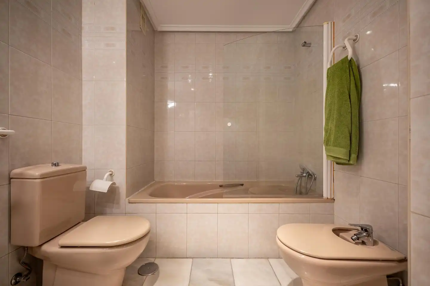 Badezimmer von Wohnung zum Verkauf in Ávila mit Klimaanlage, Parkett und Terrasse