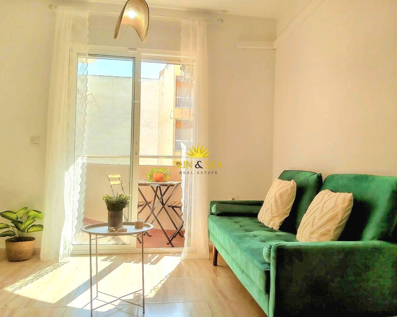 Terrassa de Apartament de lloguer en Torrevieja amb Aire condicionat, Calefacció i Moblat