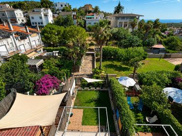 Casa a schiera con balcone in vendita a Llevantina - Montgavina - Quintmar