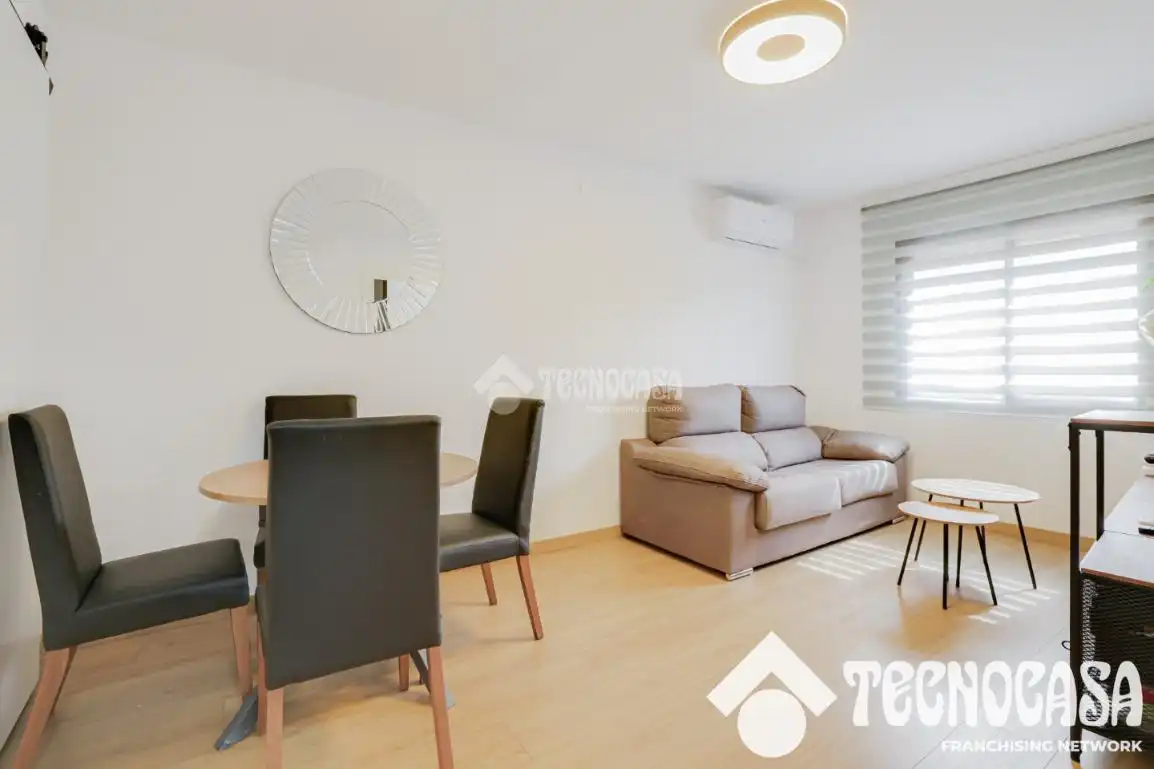 Sala d'estar de Pis en venda en Santa Coloma de Gramenet amb Aire condicionat