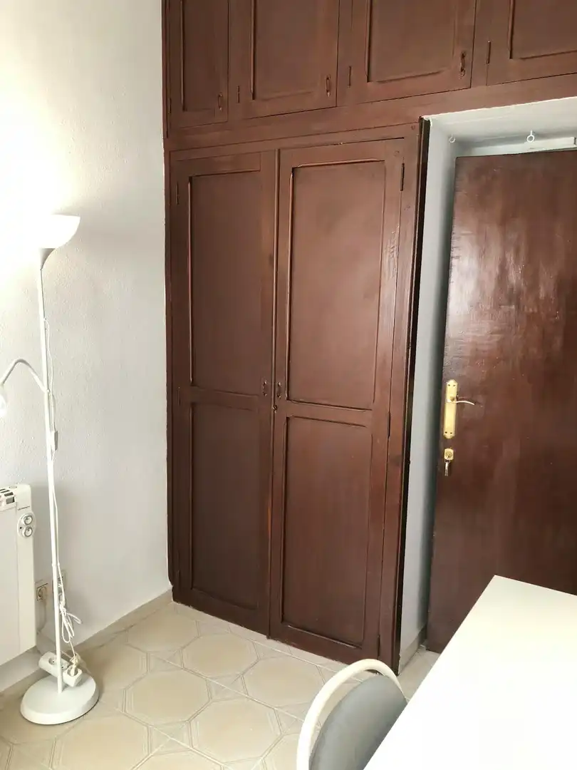 Habitación de Piso para compartir en Valencia con Calefacción, Lavadora y Internet
