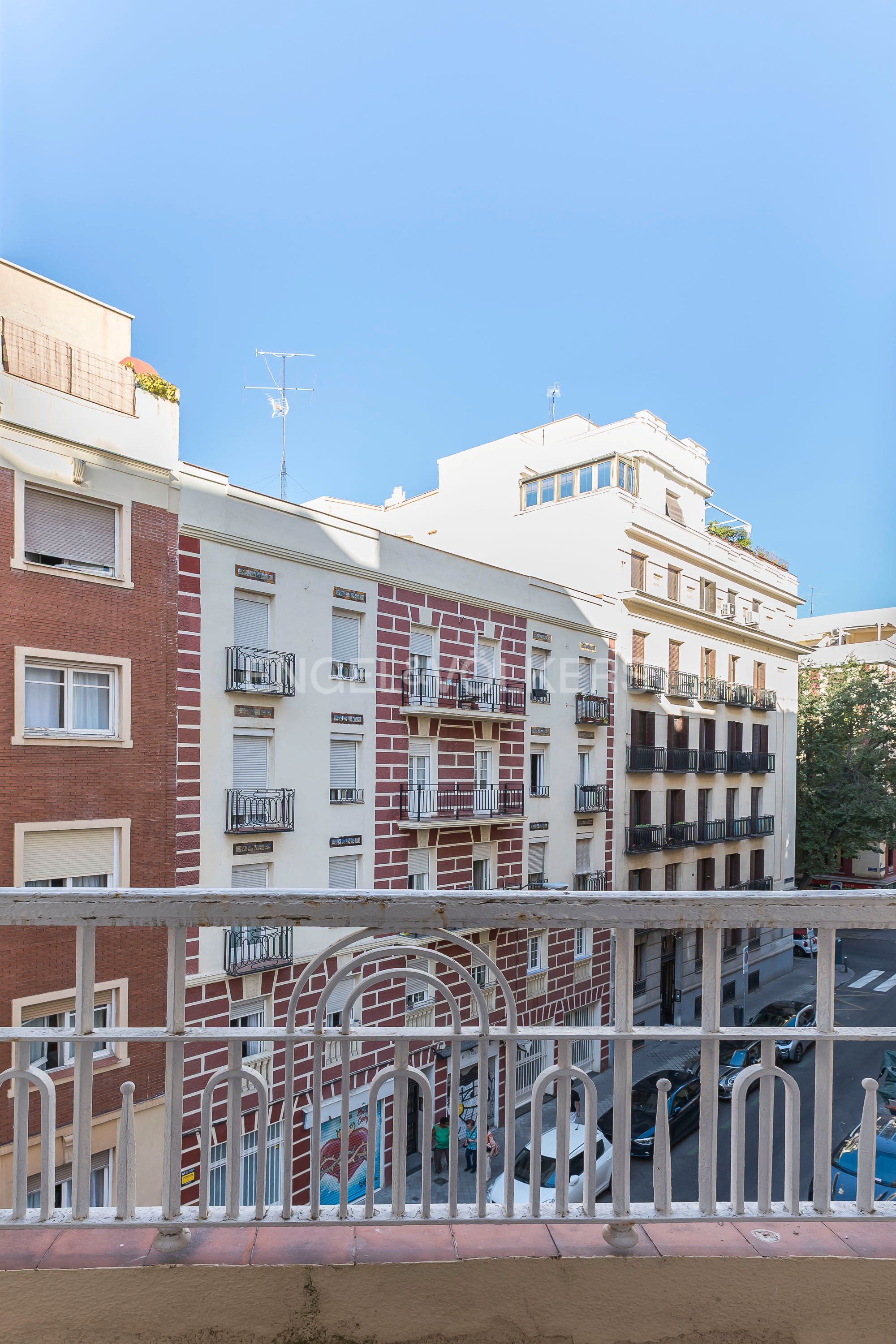 Vista exterior de Apartament en venda en  Madrid Capital amb Aire condicionat, Calefacció i Parquet