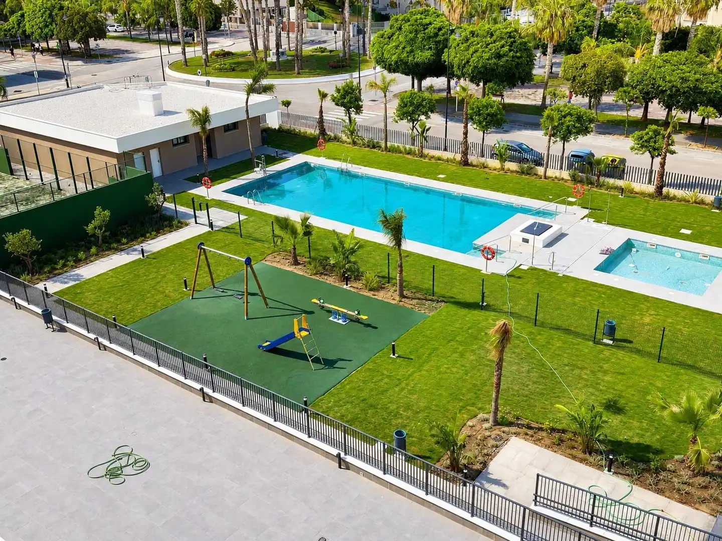 Piscina de Apartament de lloguer en Torremolinos amb Aire condicionat, Calefacció i Terrassa