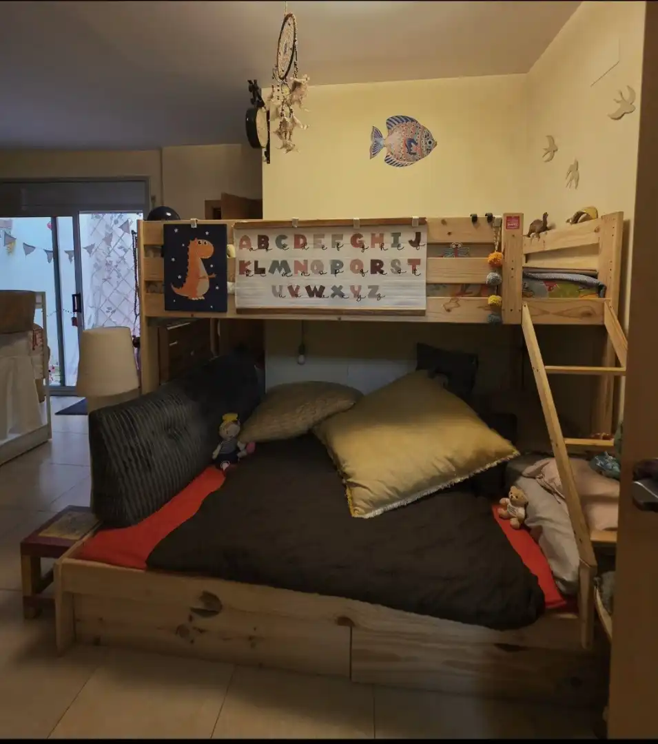 Schlafzimmer von Wohnung zum Verkauf in Badalona mit Klimaanlage, Heizung und Terrasse