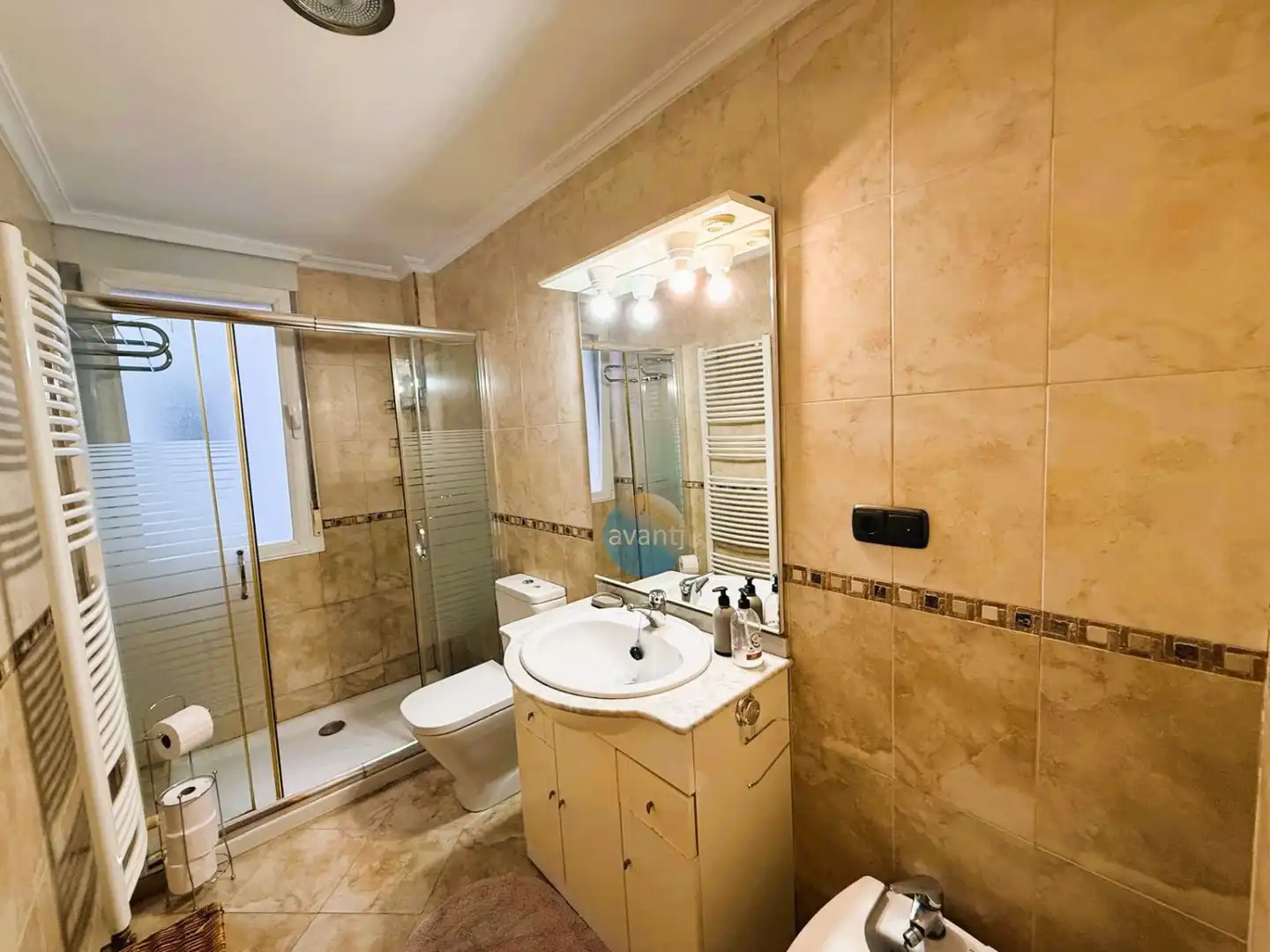 Badezimmer von Wohnung zur Miete in Garrido