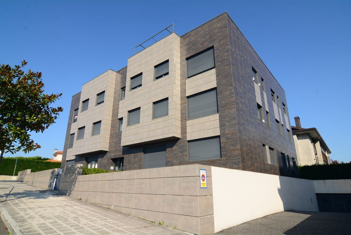 Vista exterior de Apartament en venda en Llanes amb Calefacció i Traster