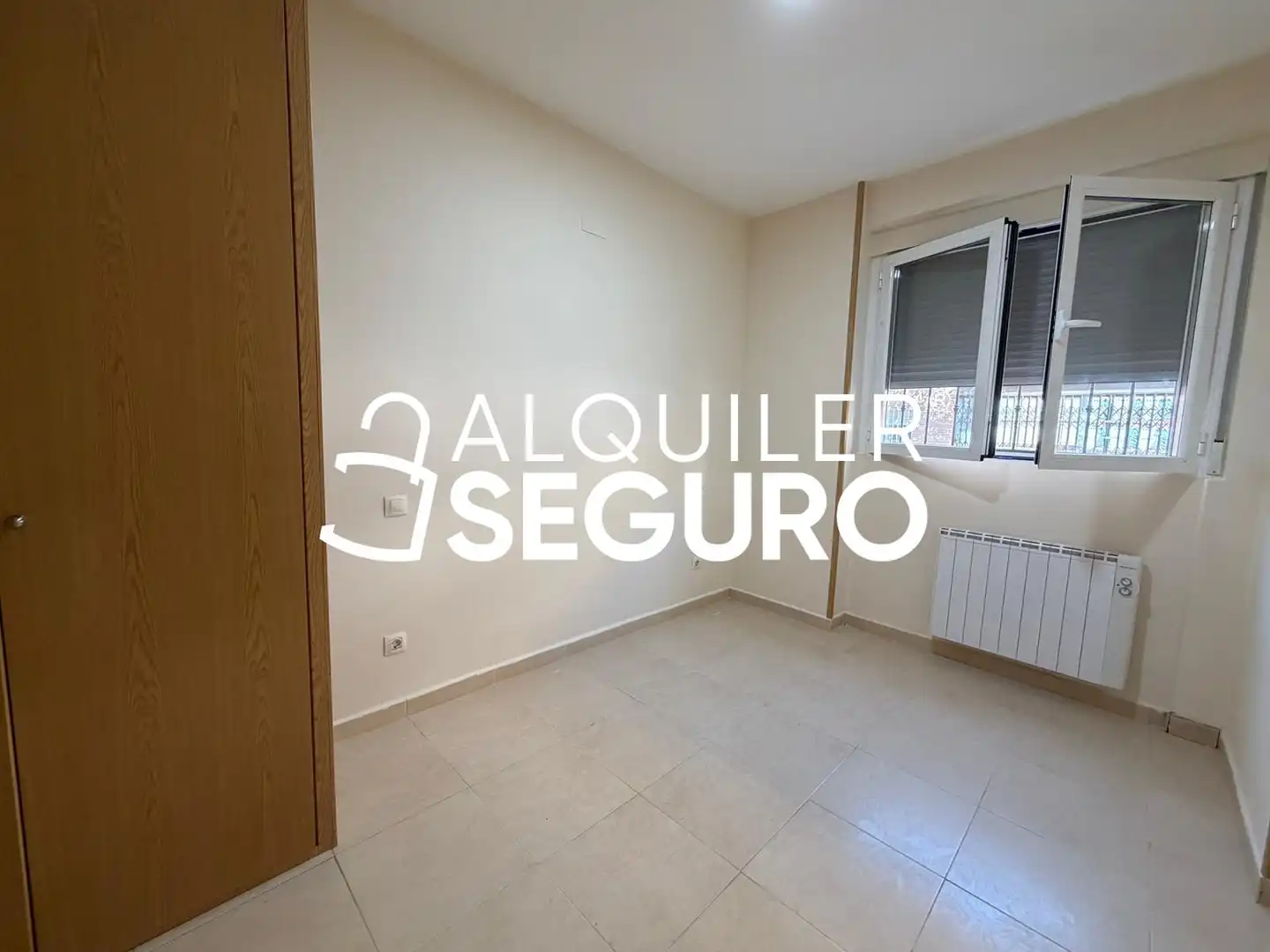 Piso de alquiler en Rafael San Narciso, Palomeras Bajas