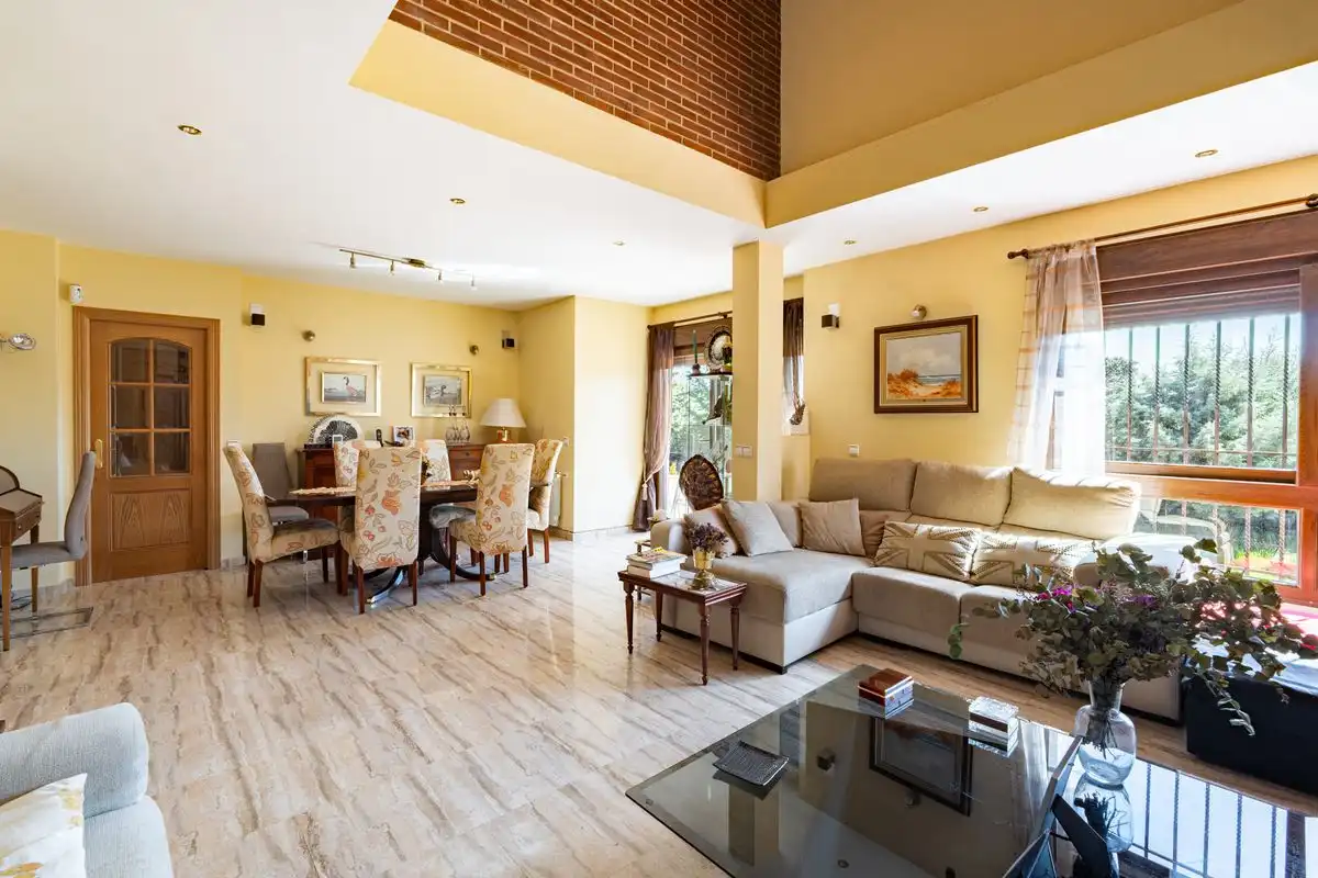 Chalet con terraza en venta en Pino Alto - Navarredonda, imagen 2